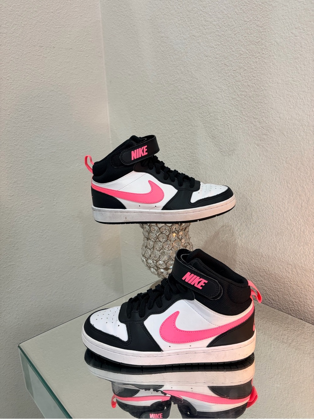 Nike Kids Mid-Top Sneakers in White, Black & Pink